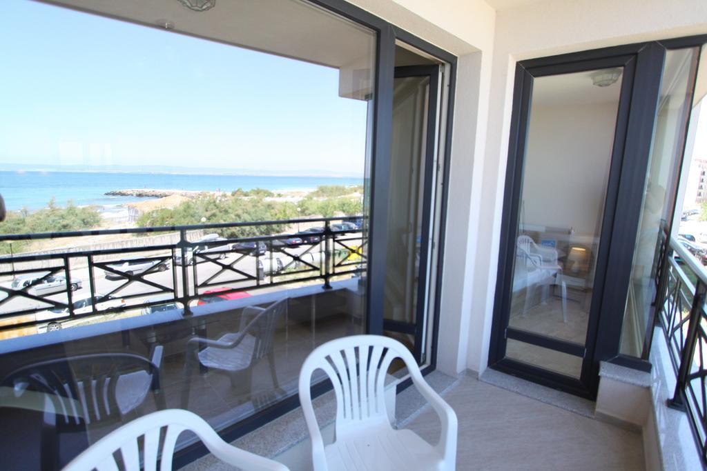 פומורי Golden Sea View Apartments מראה חיצוני תמונה