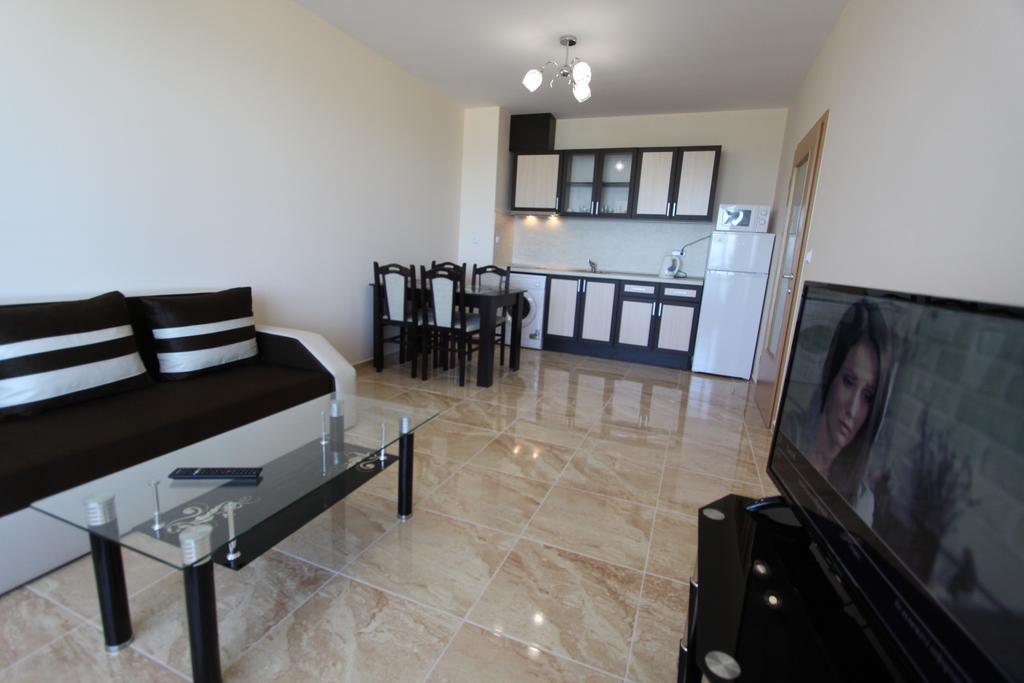 פומורי Golden Sea View Apartments מראה חיצוני תמונה