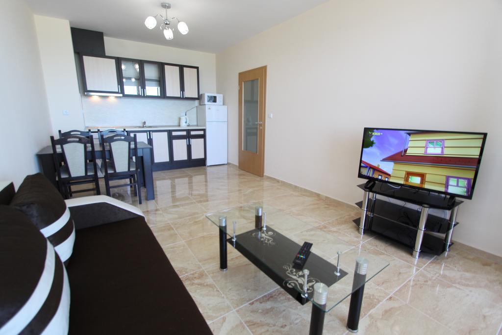 פומורי Golden Sea View Apartments מראה חיצוני תמונה