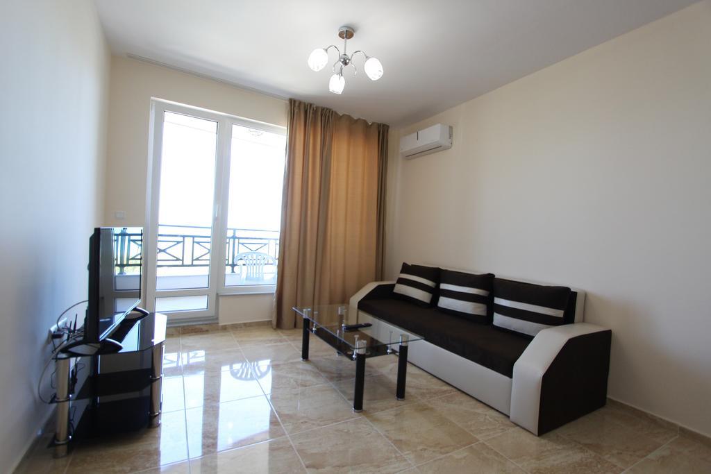 פומורי Golden Sea View Apartments מראה חיצוני תמונה