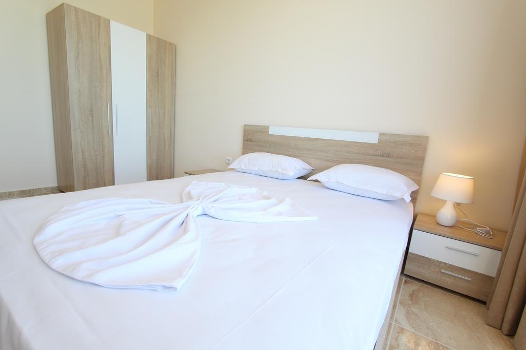 פומורי Golden Sea View Apartments מראה חיצוני תמונה