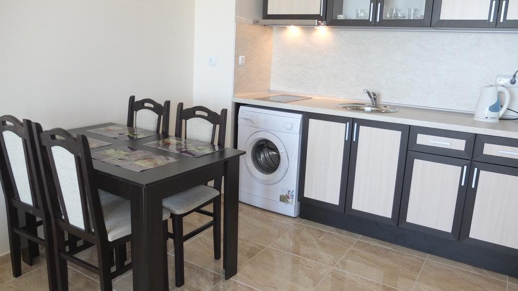 פומורי Golden Sea View Apartments מראה חיצוני תמונה