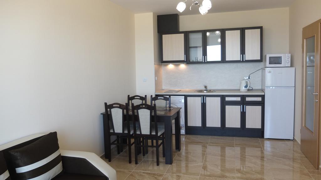 פומורי Golden Sea View Apartments מראה חיצוני תמונה