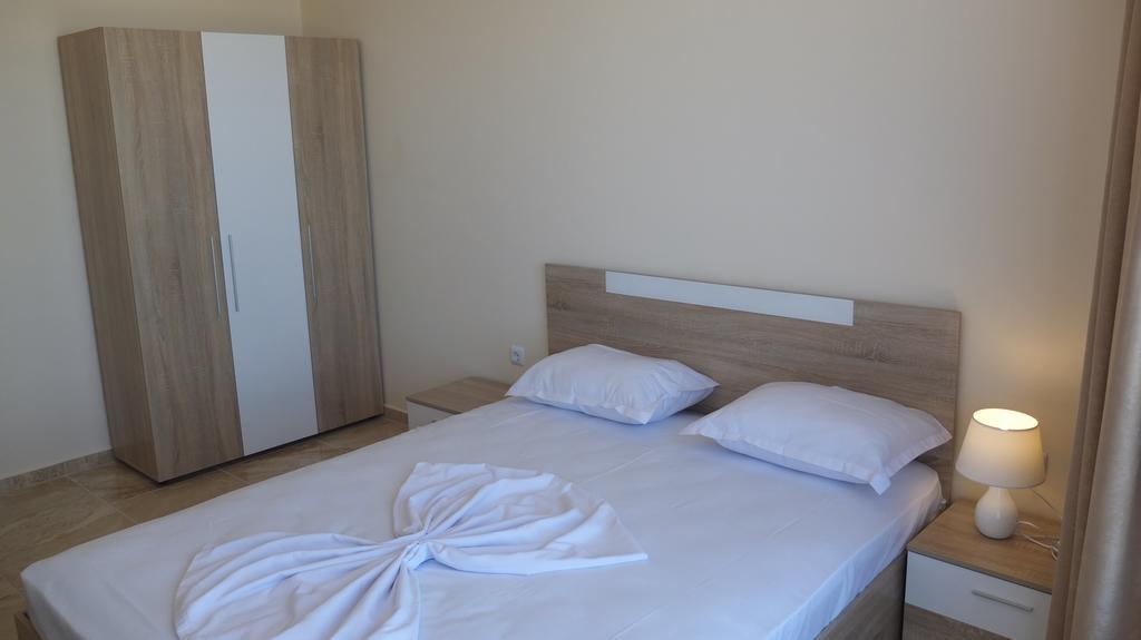 פומורי Golden Sea View Apartments מראה חיצוני תמונה