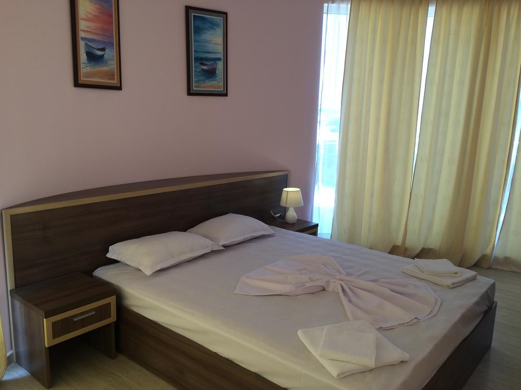 פומורי Golden Sea View Apartments מראה חיצוני תמונה