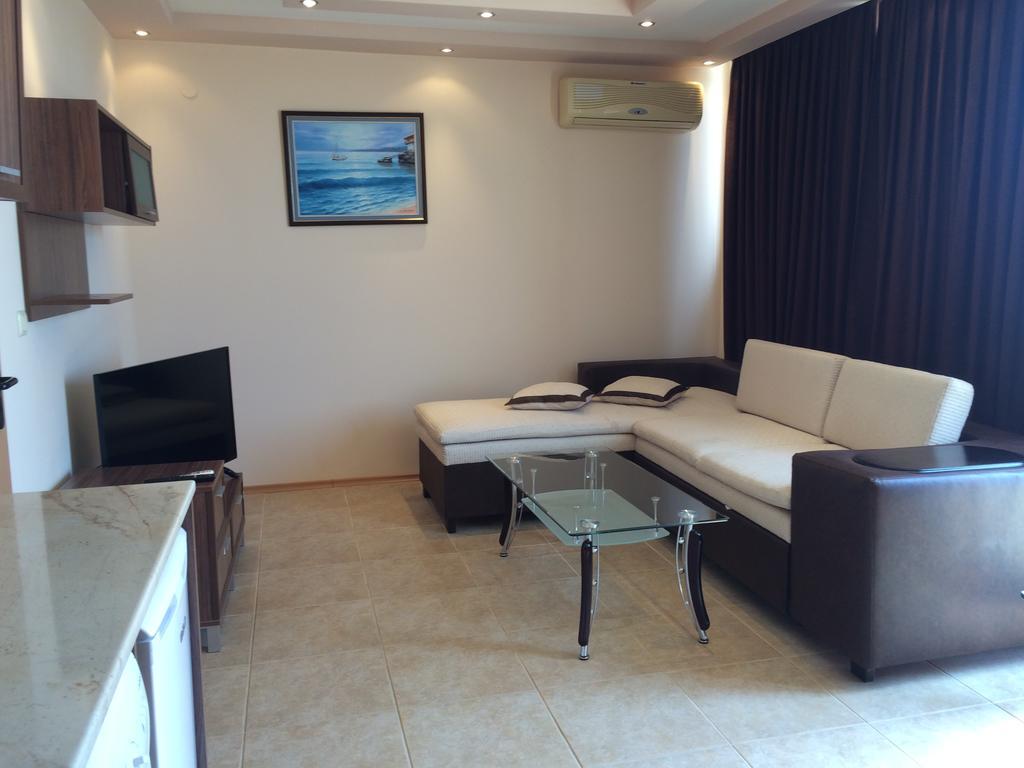 פומורי Golden Sea View Apartments מראה חיצוני תמונה