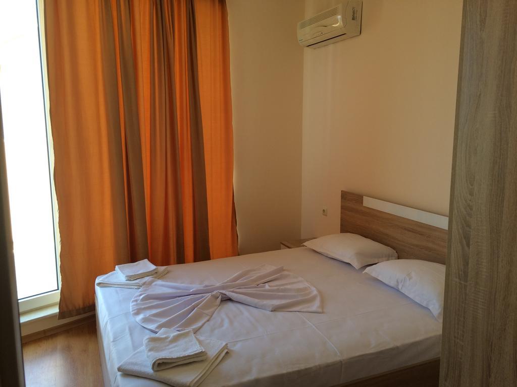 פומורי Golden Sea View Apartments מראה חיצוני תמונה