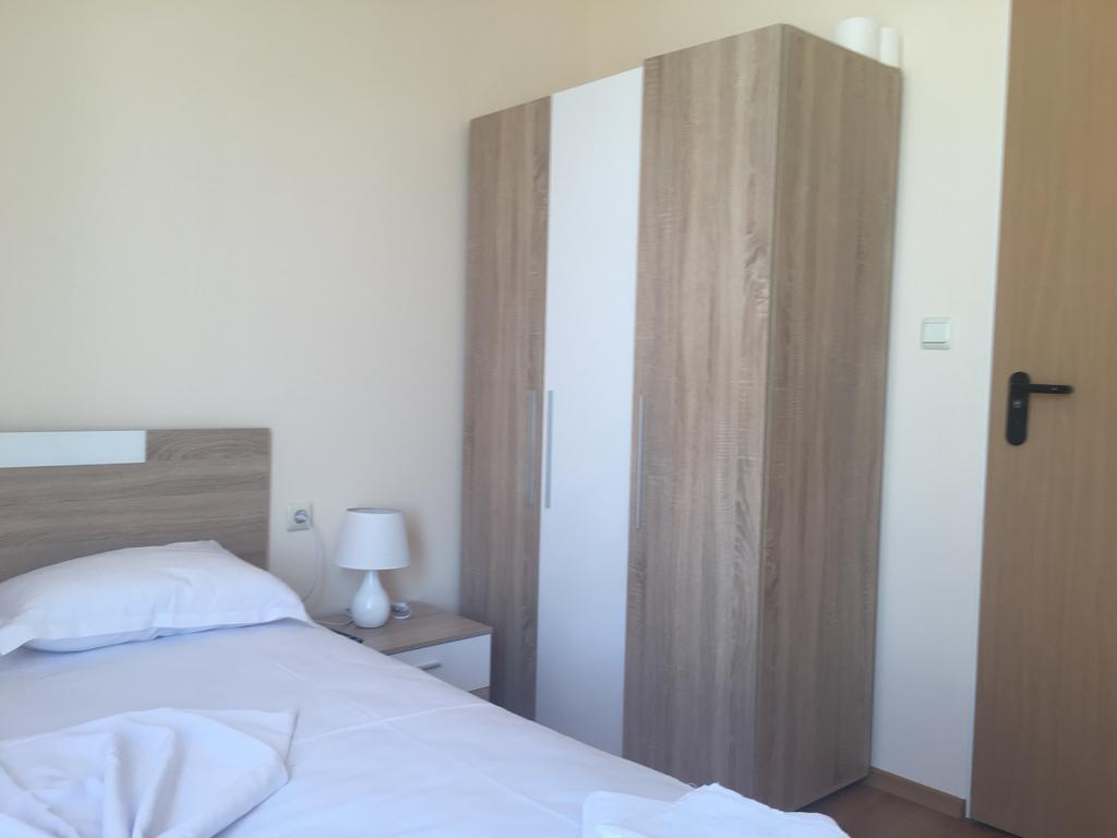 פומורי Golden Sea View Apartments מראה חיצוני תמונה