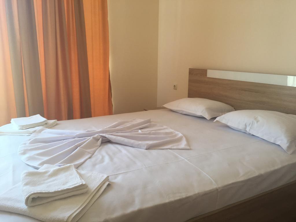 פומורי Golden Sea View Apartments מראה חיצוני תמונה